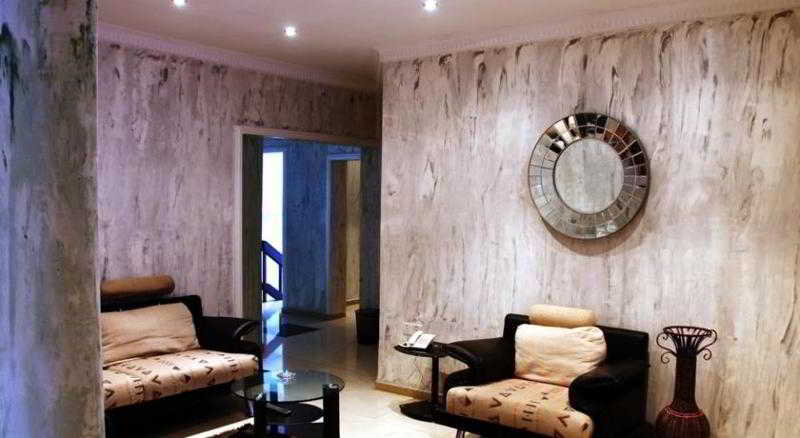Charlies Place And Suites Лаґос Екстер'єр фото